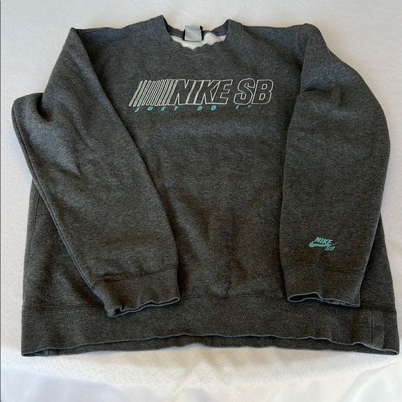 Nike‎ SB Women’s Gray Sweater - Picture 1 of 6